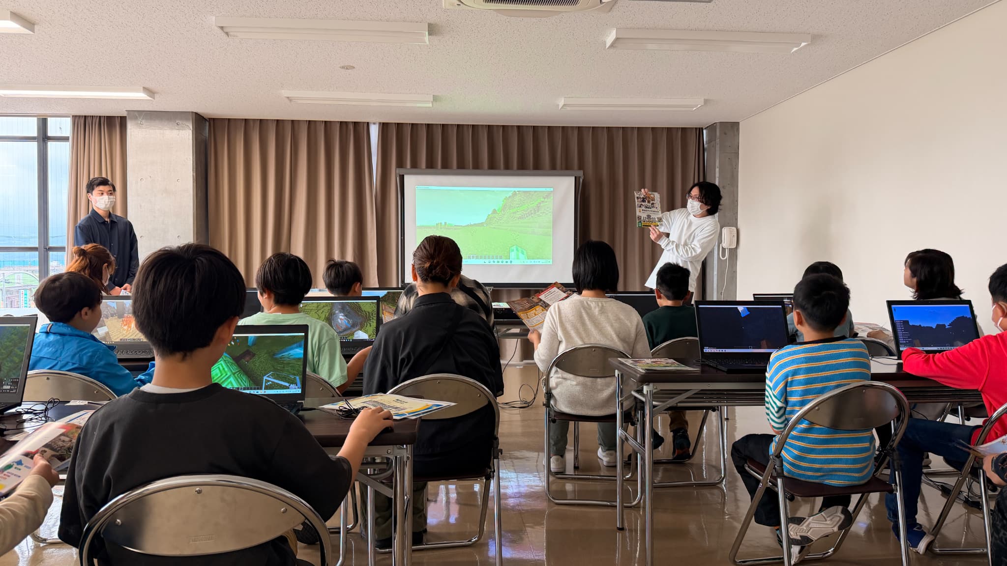 親子プログラミング体験会の様子2